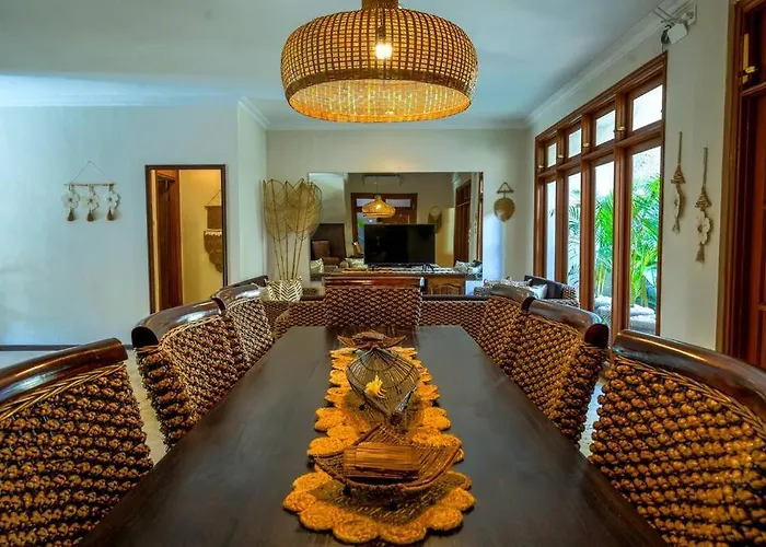 Marie - - 6 Bedroom 4 Bathroom - Great Location ! Villa Kuta (Bali)