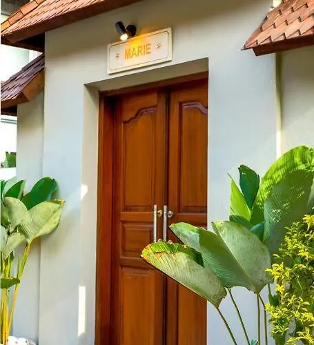 Marie - - 6 Bedroom 4 Bathroom - Great Location ! Villa