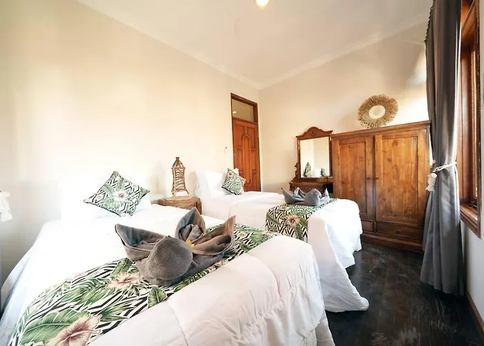 Villa Marie - - 6 Bedroom 4 Bathroom - Great Location ! *