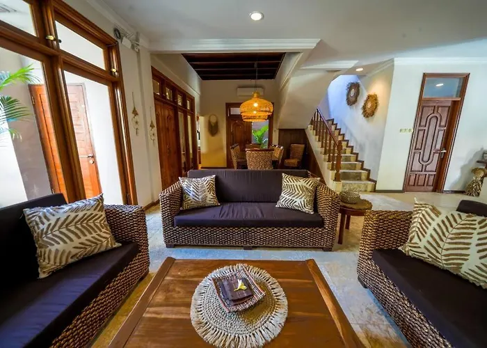 Marie - - 6 Bedroom 4 Bathroom - Great Location ! * Kuta Lombok
