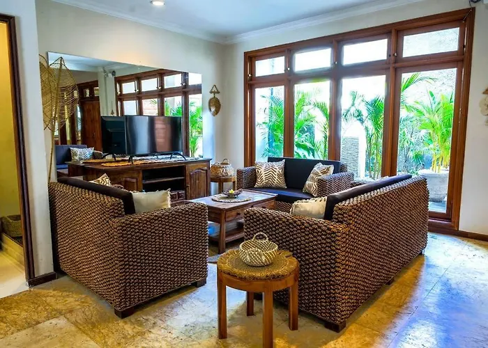 Marie - - 6 Bedroom 4 Bathroom - Great Location ! *