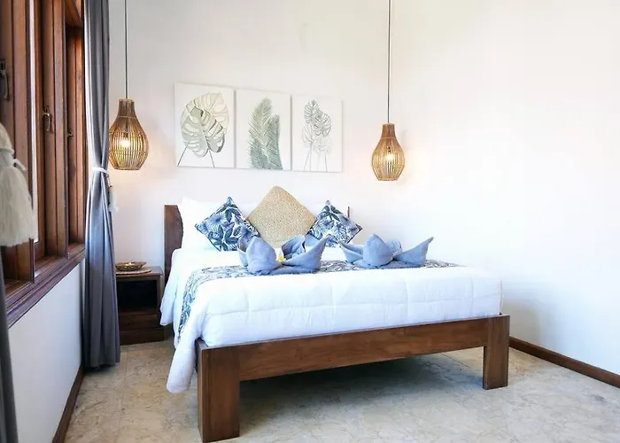 Marie - - 6 Bedroom 4 Bathroom - Great Location ! Villa